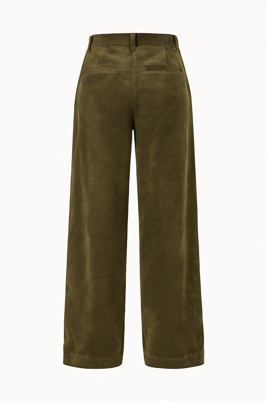 Aren Oliv – Weit geschnittene Cordhose